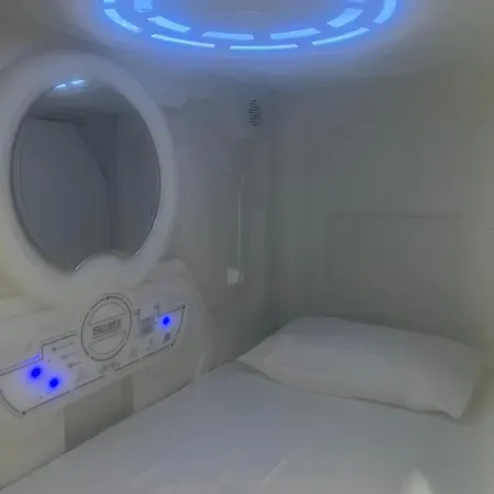Air Capsules Airport *